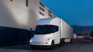 Electric Semi-Trucks Enter Race Toward Reaching Zero Emissions